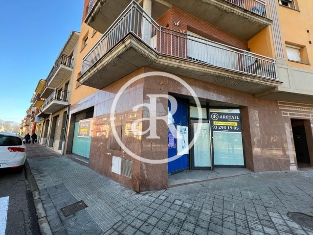 Retail space for sale in Manlleu